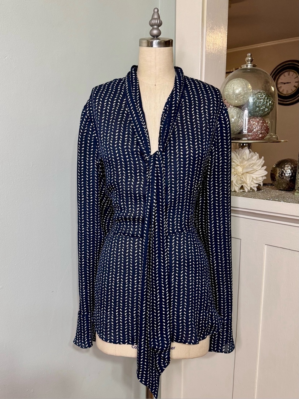 Classiques Entier 100% Silk Navy Blue Printed Tie Neck Blouse XL - Picture 2 of 12